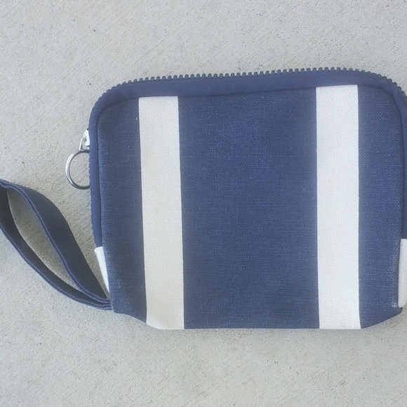 Kérastase Paris French Riviera Bag. - Picture 8 of 14